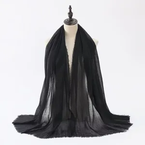 Écharpe châle femme en coton lin froissé noir, foulard léger de couleur unie.