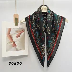 Retro paisley print silk scarf for women, trendy square neckerchief for spring and autumn.