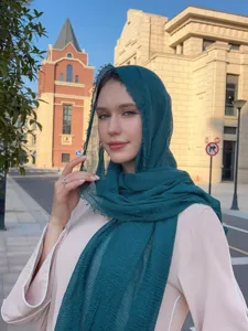 Solid color crinkled hijab scarf lightweight breathable sun protection shawl for travel daily wear