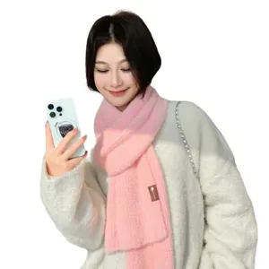 Gezellige roze nepbont wintersjaal voor vrouwen, zachte pluche warme halsdoek voor koude dagen.
