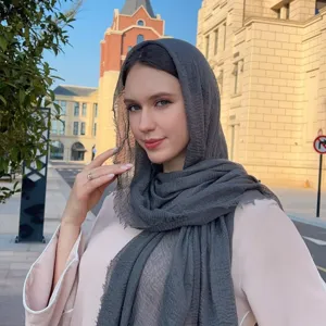 Solid color bubble hijab scarf for women, lightweight Muslim headscarf shawl wrap outdoor.