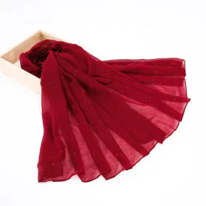 Detailopname van sprankelende pailletten chiffon sjaal met fijne textuur en glanzende strass-steentjes.