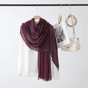 Écharpe châle unie en coton et lin pour femme, élégant foulard drapé décontracté.