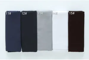 Primo piano dettaglio del foulard hijab in chiffon di perle tinta unita con opzioni.