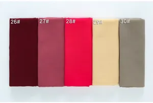Dettaglio delle opzioni di colore del velo hijab in chiffon unito dal 26 al 30.