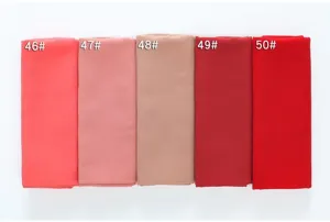 Sciarpa lunga tinta unita in chiffon perlato bordo arrotolato ad angolo retto hijab