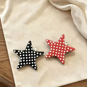Schattige stervormige haarspelden met stippen, zwarte en rode leuke haaraccessoires voor dagelijks.
