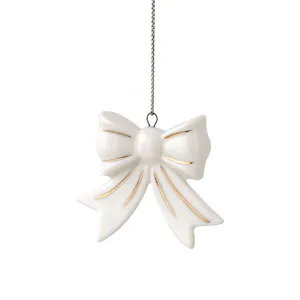 Decorazione natalizia da appendere in ceramica bianca con fiocco e bordo dorato elegante