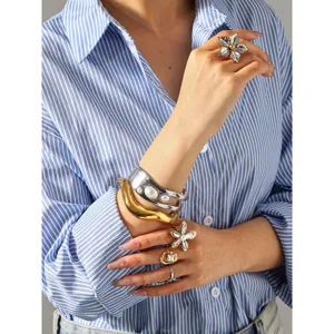 Gold silver mixed color stainless steel flower ring titanium steel jewelry for women detail shot