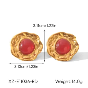 Französische Vintage geometrische rote Edelstein-Ohrringe in Gold, stilvoller Modeschmuck.