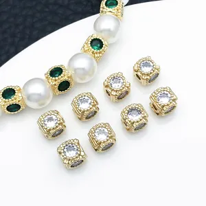 Vergoldete quadratische Zirkonia-Abstandshalter Perlen Detailansicht für DIY Schmuck.