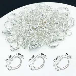 Detaillierte Ansicht versilberter DIY-Ohrhaken mit Maßangaben für Schmuckherstellung.