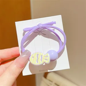 Zoete pastel cartoon vis haarband detail, paarse elastische haarring met hars vis bedel.