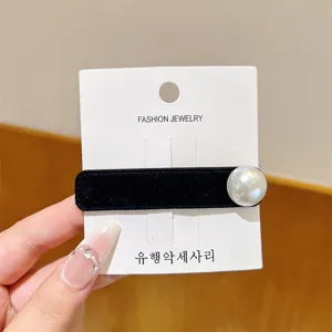 Zwarte fluwelen haarspeld met parel elegante zijspeld voor vrouwen herfst winter haaraccessoire