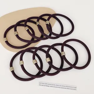 Duurzaam elastische haarrekkers met metalen ringen voor dames en dagelijkse kapsels.