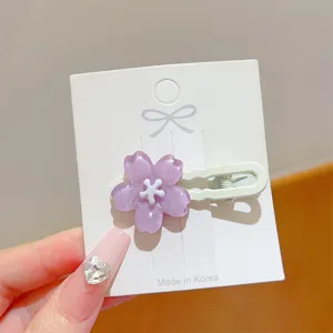Sweet jelly flower hair clip detail, cute side duckbill hairpin accessory for daily wear.