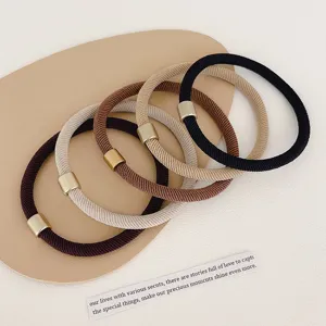 Set van 5 elastische haarbanden voor vrouwen, duurzame haarelastiekjes met chique metalen accenten.