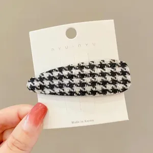 Houndstooth hair clip for women, chic autumn winter BB clip side bang hair accessory.