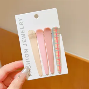 Gedetailleerde close-up van de 4-delige ruit en effen haarspeldset op presentatiekaart.