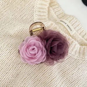 Exquise pince à cheveux double rose, élégante pince rétro chic en acétate pour style quotidien.