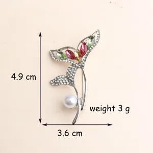 Detailed dimension view of alloy rhinestone fish tail pearl brooch, elegant jewelry accessory.