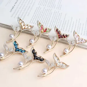Exquisite mermaid fish tail pearl rhinestone brooch pin set, fashionable crystal jewelry accessories.