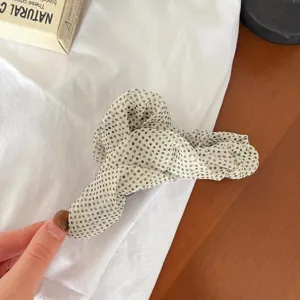 Pince à cheveux à pois de style français pour femmes, grand accessoire élégant pour coiffure.