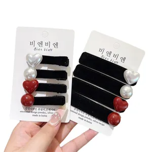 Fluwelen haarspelden set met parels en harten voor vrouwen, elegante zwarte klemmen.