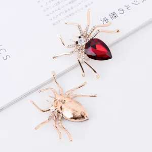 Prachtige strass spinnenbroche, modieuze insecten sieraden speld voor elegante damesoutfits.