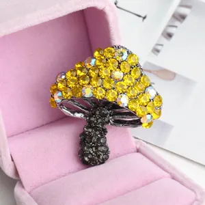 Koreaanse stijl legering strass paddestoel broche, elegante jas reversspeld kledingaccessoire.