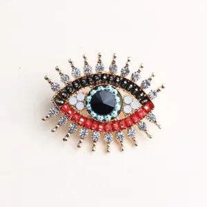 Spilla con strass a forma di occhio malvagio, gioiello vintage in lega metallica per donna.