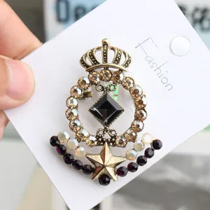 Vintage Baroque Crown Brooch Pin For Women Zinc Alloy Rhinestone Artificial Pearl Tassel Star Sweater Pin Classical Palace Style Jewelry Accessory