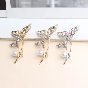Elegant fish tail rhinestone pearl brooch for women, fashionable versatile accessory pin for daily wear