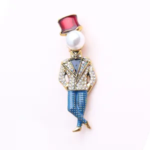 Broche gentleman exquise avec tête de perle, smoking en strass et chapeau haut de forme.