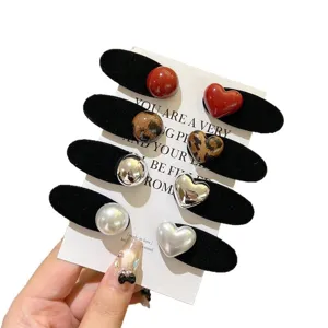Geflokte haarspelden set met hart en ronde vormen, stijlvolle zijklemmen voor dames styling.