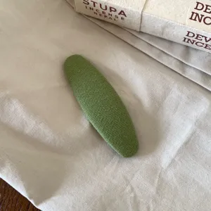 Koreaanse stijl effen groene stof ovale haarspeld zoete pony clip haaraccessoire voor vrouwen
