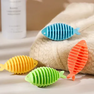 Jolis ballons de lavage anti-emmêlement en forme de petit poisson pour machine à laver et peluches