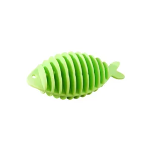 Boule de lavage anti-emmêlement en silicone poisson vert pour machine à laver les poils