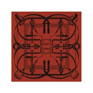 Seidiges quadratisches Halstuch mit klassischem Reiterketten- und Gürteldruckmuster.