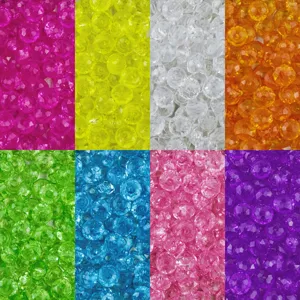 Détail de perles facettées en acrylique 8mm aux couleurs vibrantes pour bijoux DIY
