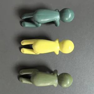 Detaillierte Ansicht von niedlichen Plastik Pflanzenhalter Klammern in Kriechform Klemmen.