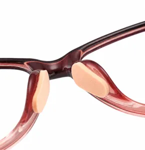 Vue détaillée des plaquettes de nez de lunettes en mousse EVA, coussinets souples.