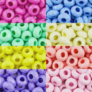 Détail de perles abaque facettées en acrylique 14mm pour accessoires bijoux DIY.