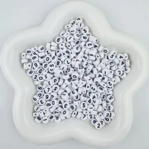 Cuentas de acrilico blanco con numeros 4x7mm abalorios planos sueltos para pulseras de la amistad
