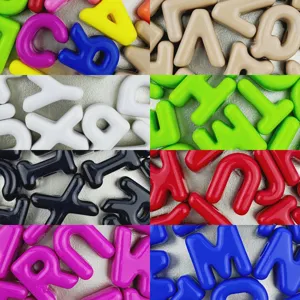 Bunte Acryl Buchstaben Perlen fuer DIY Schmuck Herstellung und Schuh Anhaenger Basteln.