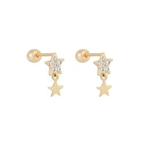 Boucles d'oreilles puces étoiles plaquées or avec zircons cubiques et pendentifs étoiles.