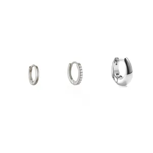 Silver hoop earrings set, minimalist huggie earrings, chic daily jewelry accessories.