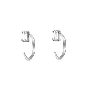 Boucles d'oreilles minimalistes argentées avec zircons rectangulaires pour femmes chic.