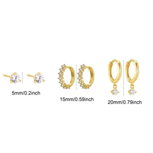 Juego de pendientes de diamantes chapados en oro con tres estilos y tallas para mujeres.