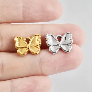 Colgantes de mariposa de metal dorado y plateado para hacer joyas DIY y accesorios artesanales.